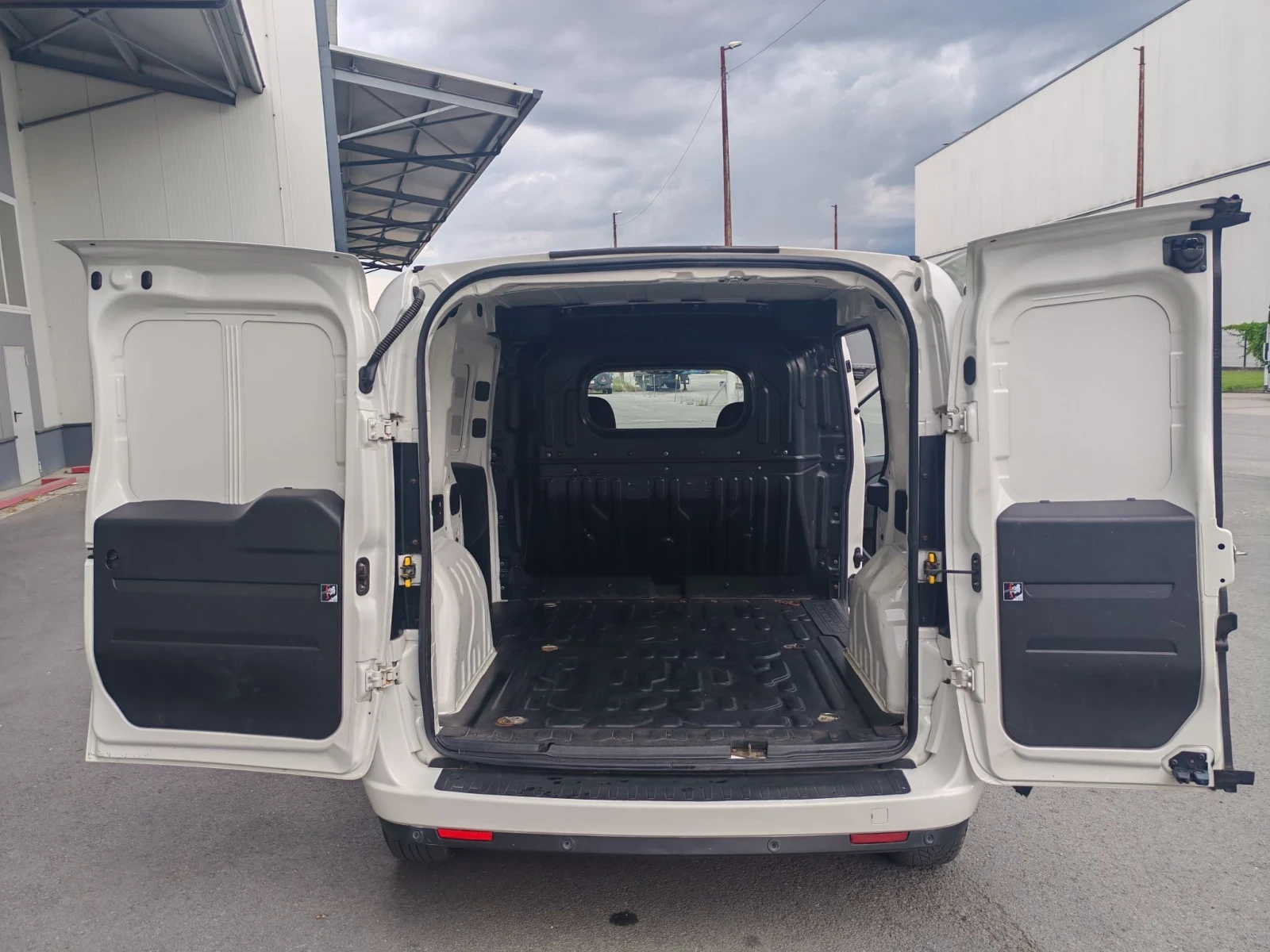 Fiat Doblo 1.3 M-JET 90KS | Mobile.bg � ����������� 11