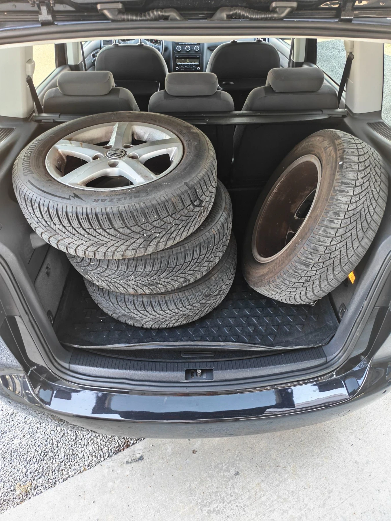 VW Touran 1.6TDI 6+ 1, снимка 17 - Автомобили и джипове - 55767861