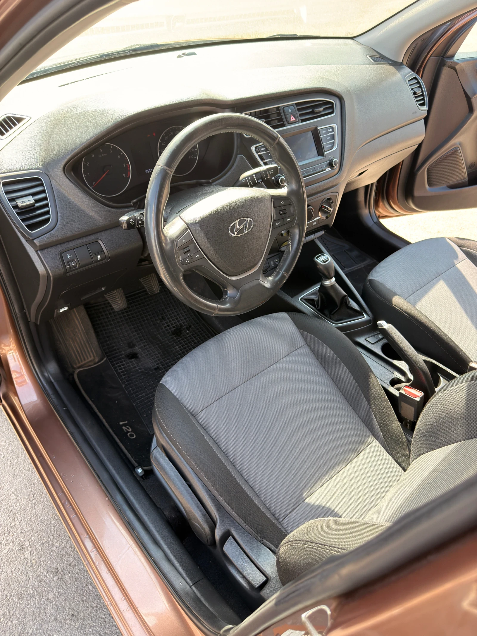 Hyundai I20, снимка 11 - Автомобили и джипове - 56139778