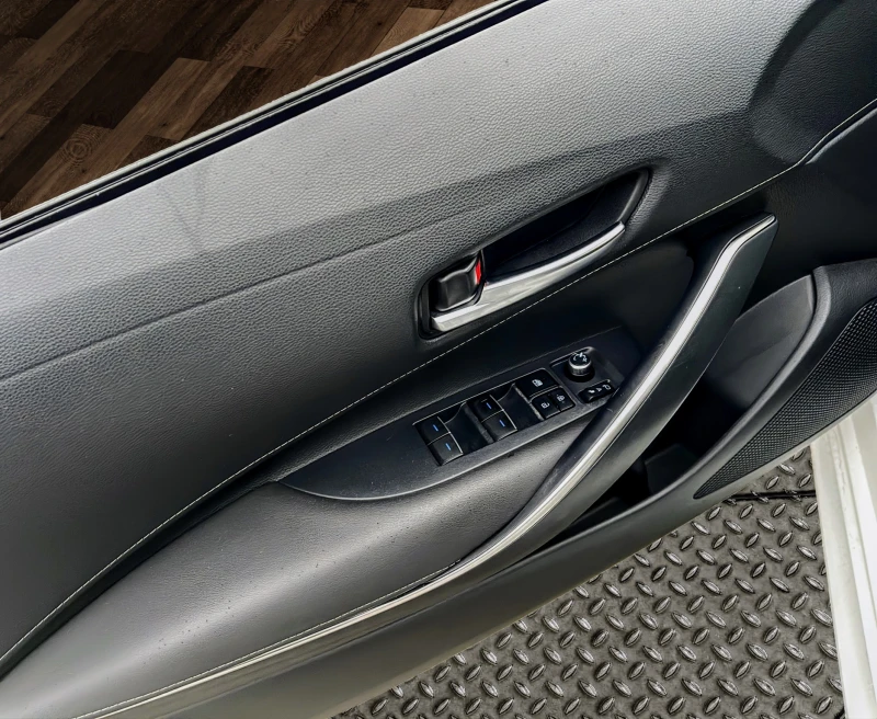 Toyota Corolla 1.8h LOUNGE TECH , снимка 6 - Автомобили и джипове - 36996980