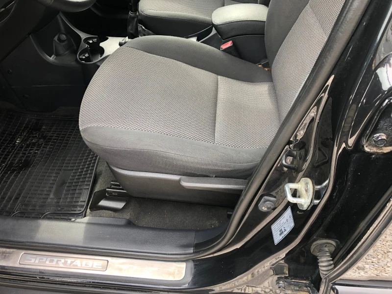 Kia Sportage, снимка 9 - Автомобили и джипове - 44681310