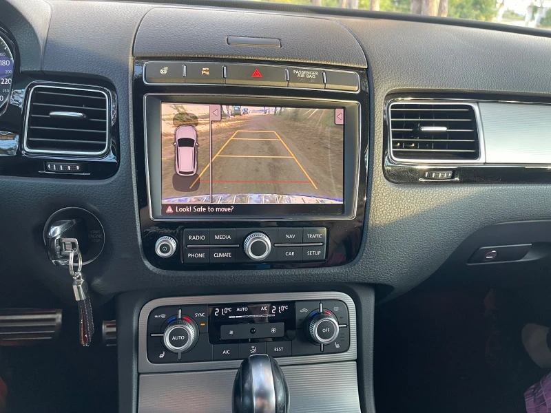 VW Touareg 3.0 TDI R-Line, снимка 12 - Автомобили и джипове - 52459419