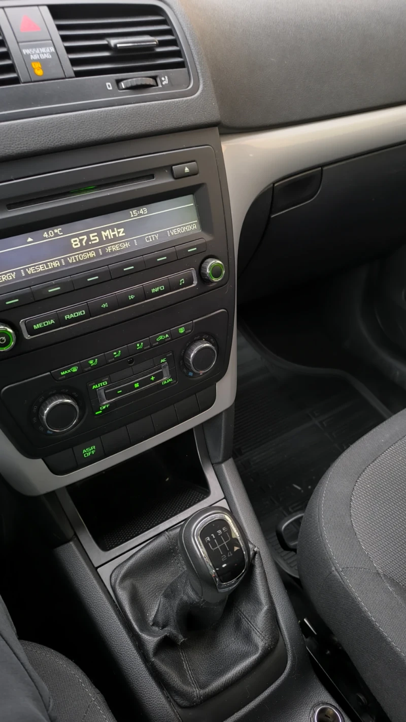 Skoda Yeti 2.0 tdi, снимка 5 - Автомобили и джипове - 53459444