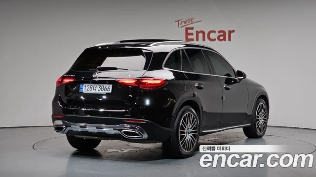 Mercedes-Benz GLC 220, снимка 2 - Автомобили и джипове - 56077613