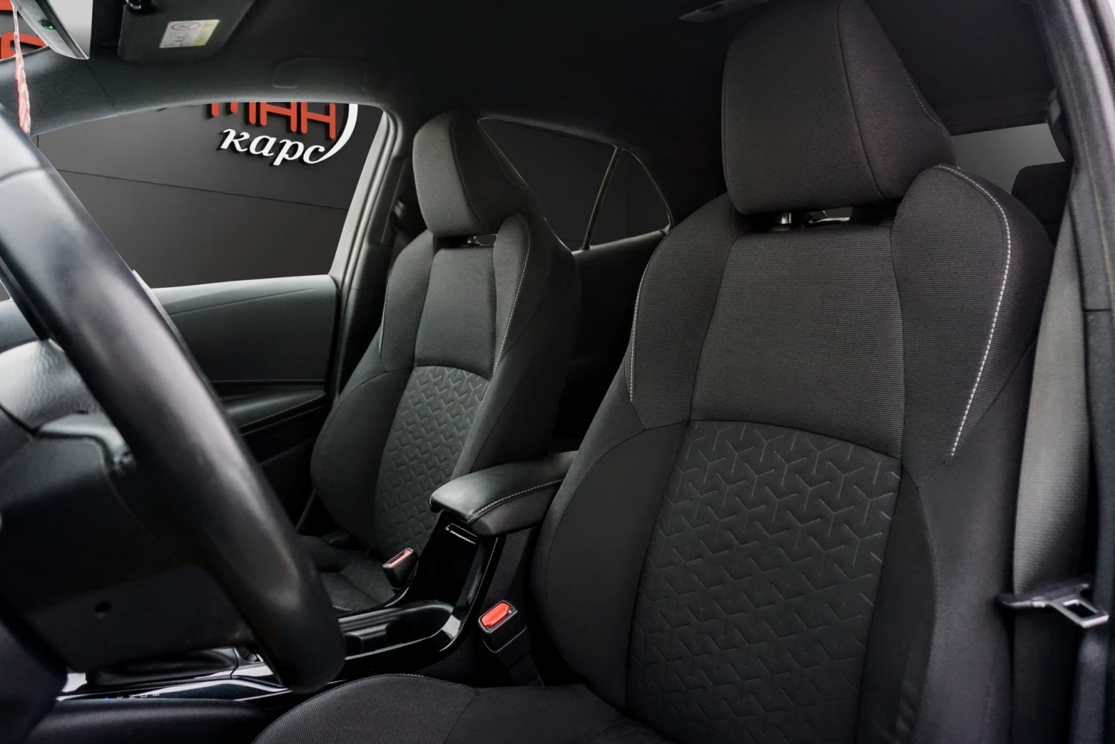 Toyota Corolla 1.8h LOUNGE TECH  - изображение 9