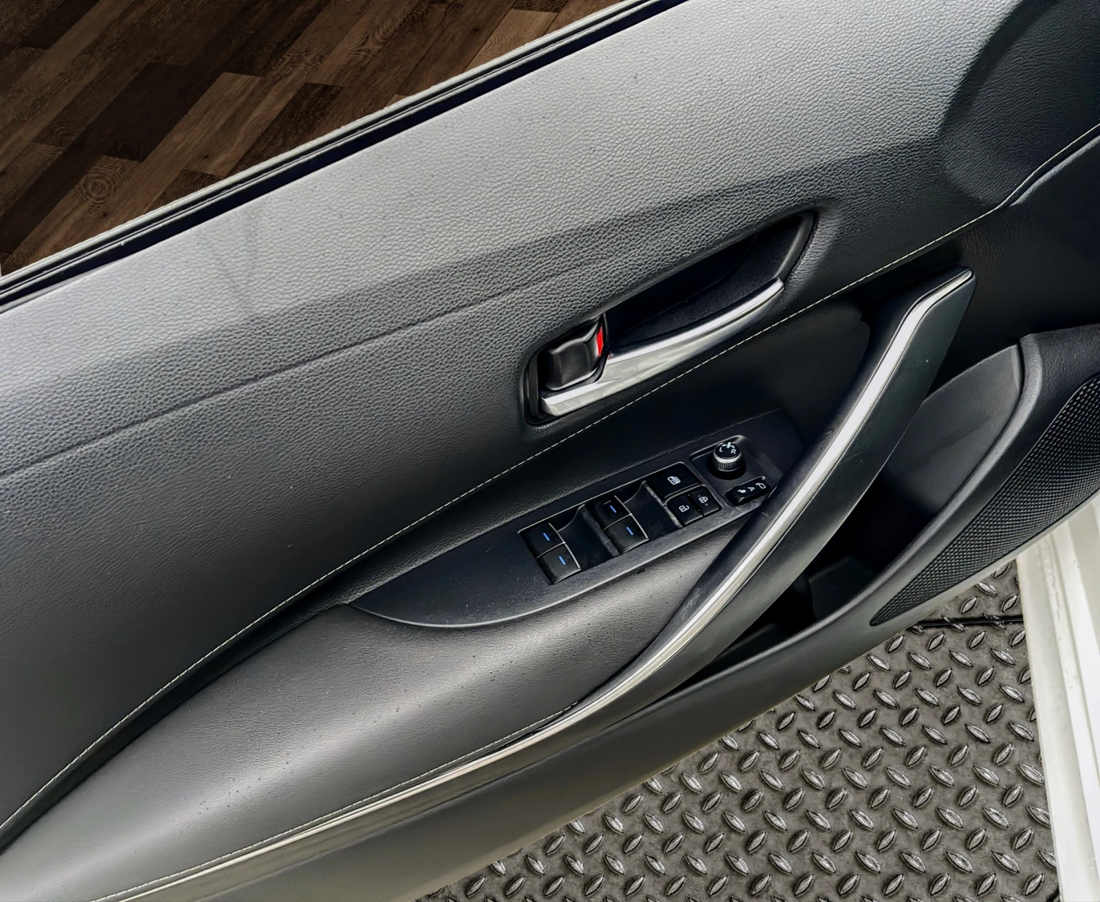 Toyota Corolla 1.8h LOUNGE TECH  - изображение 6