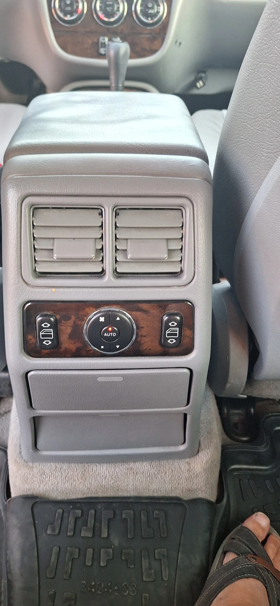 Mercedes-Benz ML 270 FINAL EDITION, снимка 8 - Автомобили и джипове - 56017218