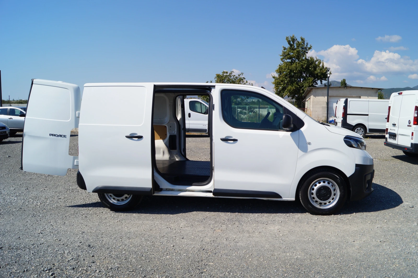 Toyota Proace 1.6d 116�.�. | Mobile.bg � ����������� 10