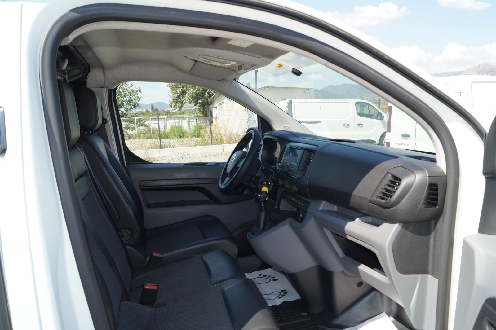 Toyota Proace 1.6d 116�.�. | Mobile.bg � ����������� 14