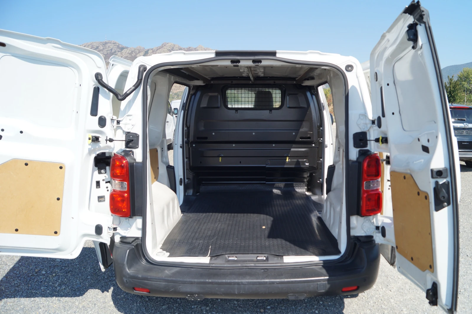 Toyota Proace 1.6d 116�.�. | Mobile.bg � ����������� 15