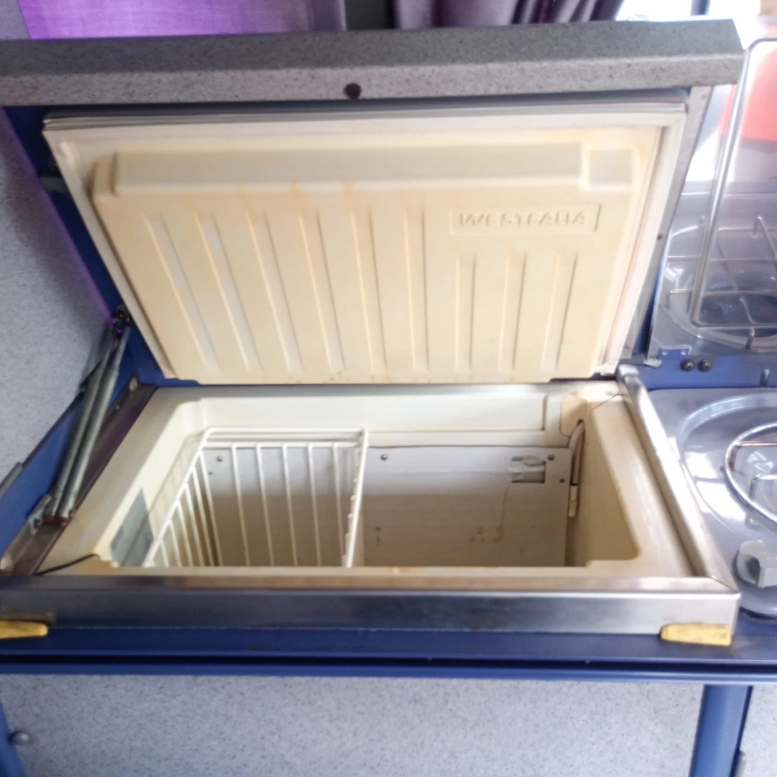 Кемпер VW T4 California , снимка 13 - Каравани и кемпери - 53918155