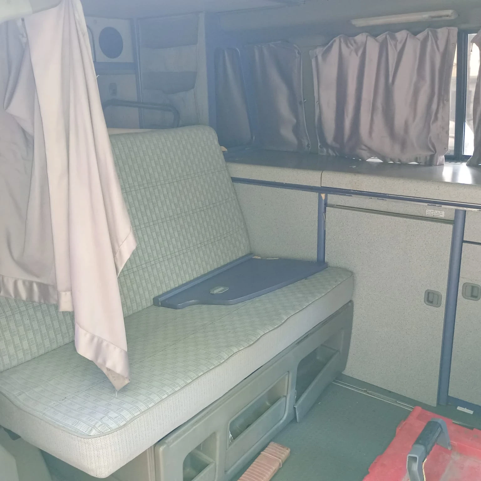 Кемпер VW T4 California , снимка 8 - Каравани и кемпери - 53918155