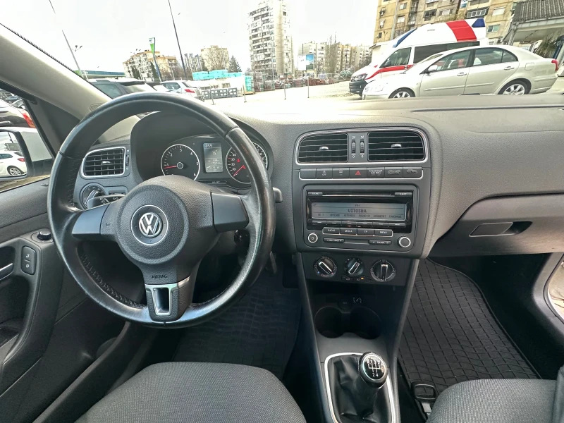 VW Polo 1.6, снимка 15 - Автомобили и джипове - 48322603