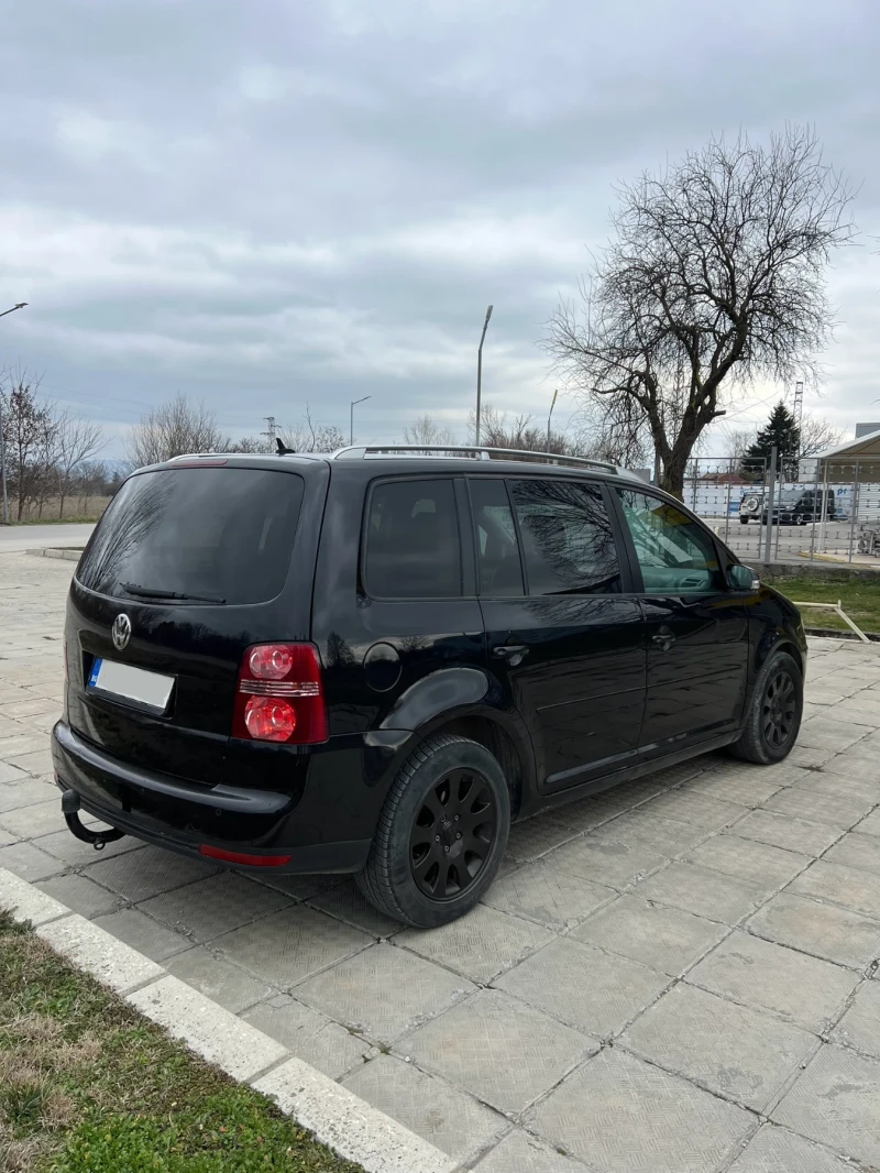 VW Touran 2.0TDI, снимка 4 - Автомобили и джипове - 48953079