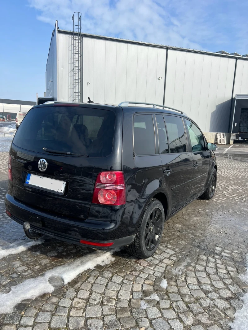 VW Touran 2.0TDI, снимка 4 - Автомобили и джипове - 48953079