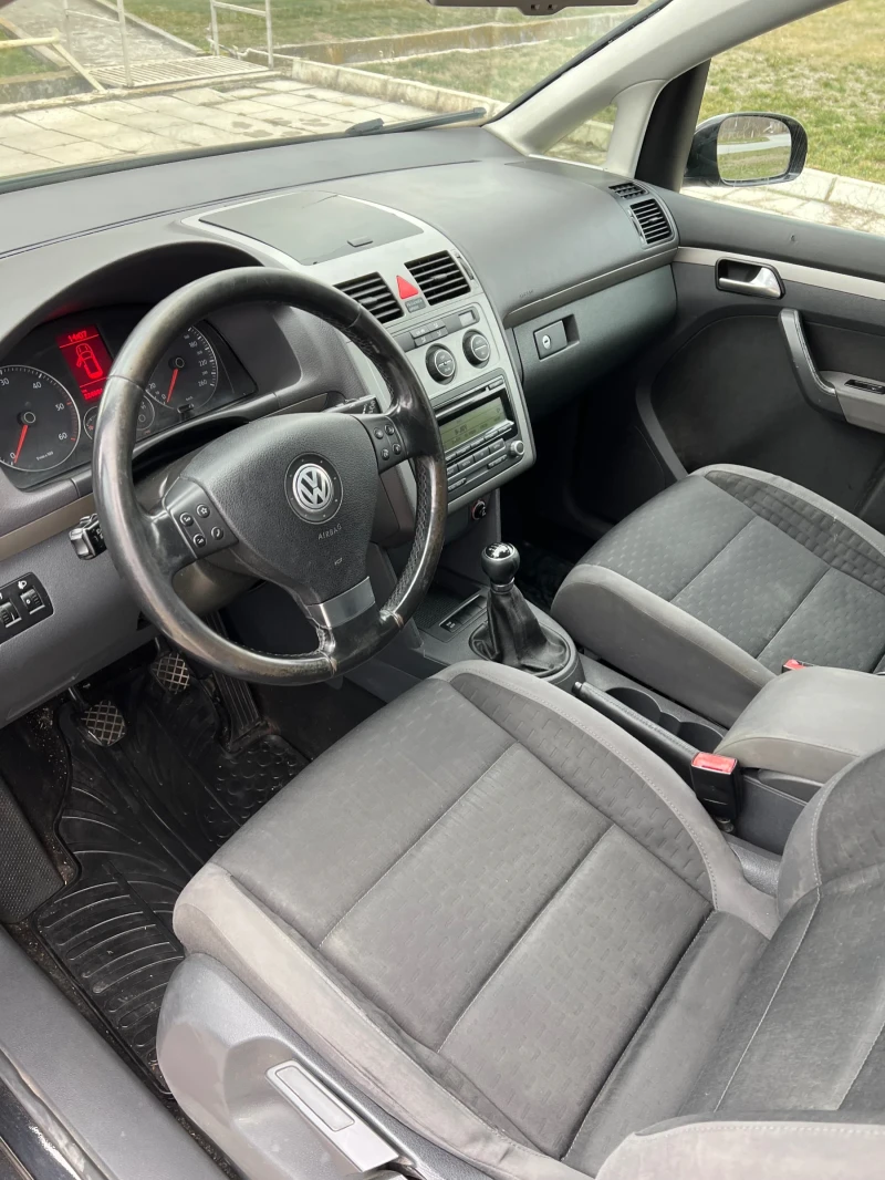 VW Touran 2.0TDI, снимка 9 - Автомобили и джипове - 48953079