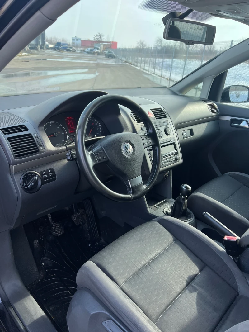 VW Touran 2.0TDI, снимка 6 - Автомобили и джипове - 48953079