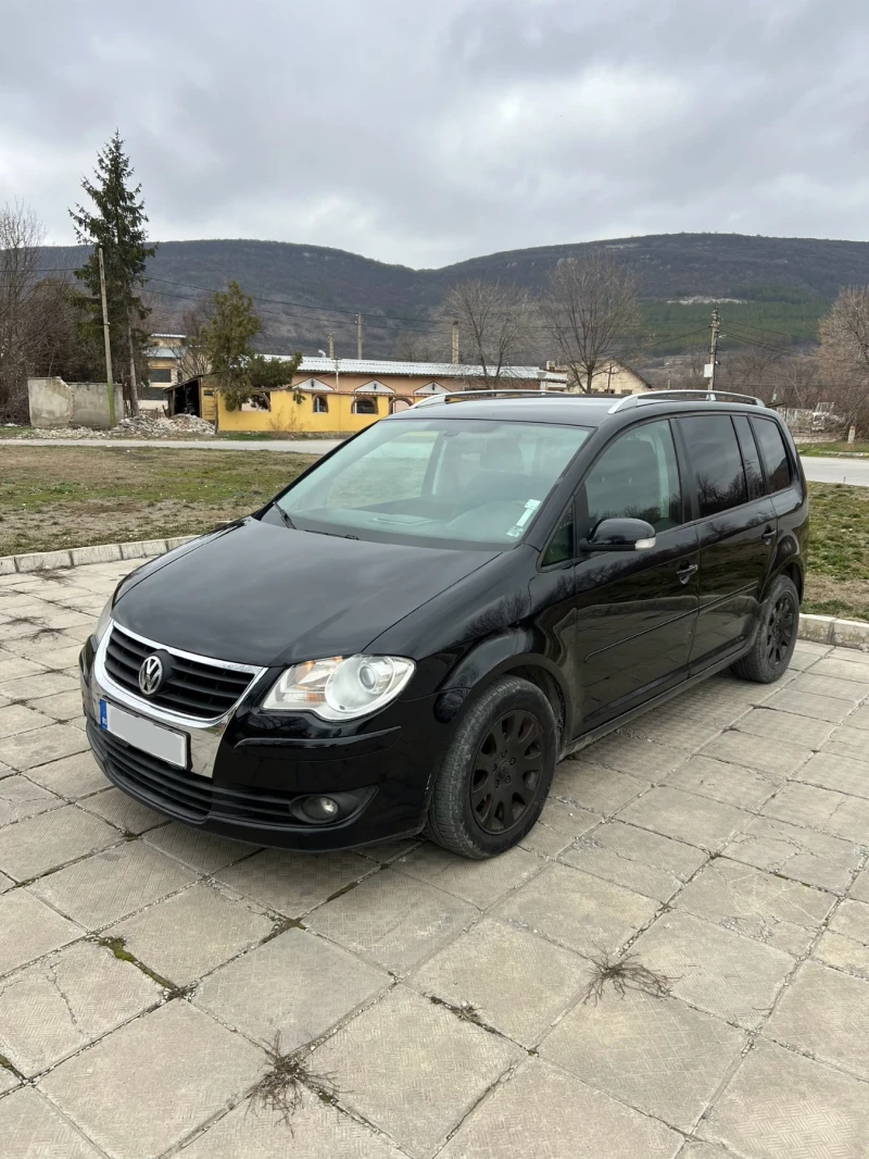 VW Touran 2.0TDI, снимка 2 - Автомобили и джипове - 48953079