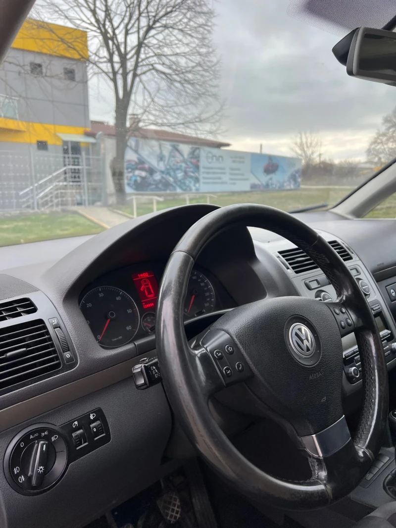 VW Touran 2.0TDI, снимка 11 - Автомобили и джипове - 48953079