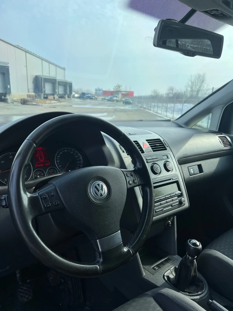 VW Touran 2.0TDI, снимка 7 - Автомобили и джипове - 48953079