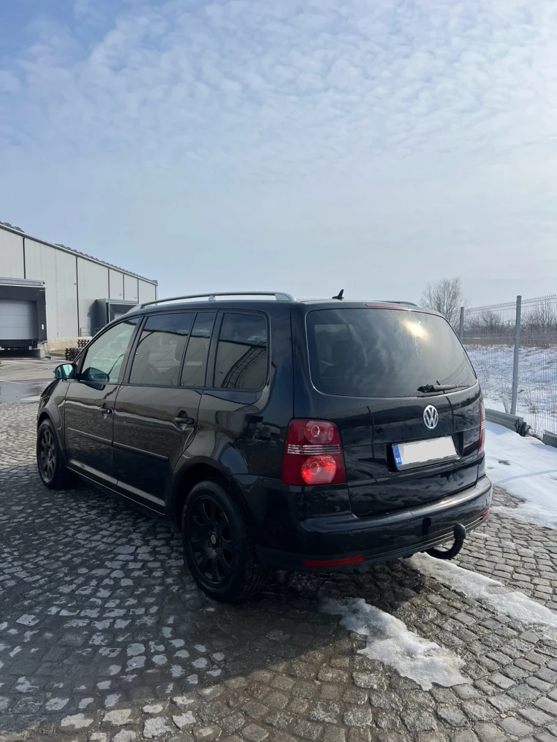 VW Touran 2.0TDI, снимка 5 - Автомобили и джипове - 48953079