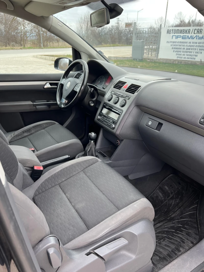 VW Touran 2.0TDI, снимка 8 - Автомобили и джипове - 48953079