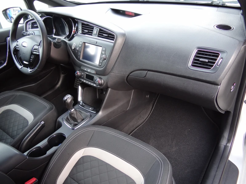 Kia Ceed 1.6crdi-GT Line /Navi/Led/Camera/Keyless/Euro-6B/, снимка 10 - Автомобили и джипове - 50230358