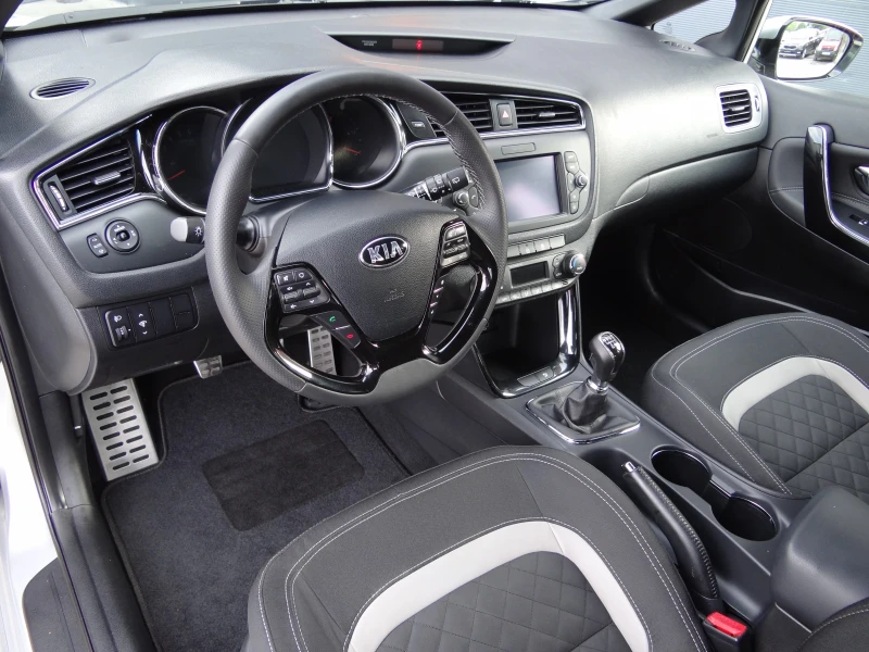 Kia Ceed 1.6crdi-GT Line /Navi/Led/Camera/Keyless/Euro-6B/, снимка 8 - Автомобили и джипове - 50230358