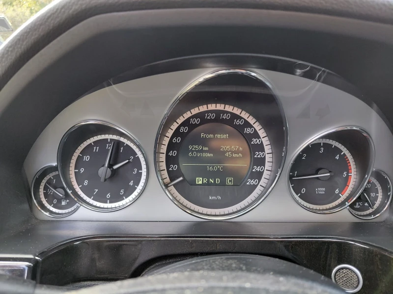 Mercedes-Benz E 200, снимка 3 - Автомобили и джипове - 52278490