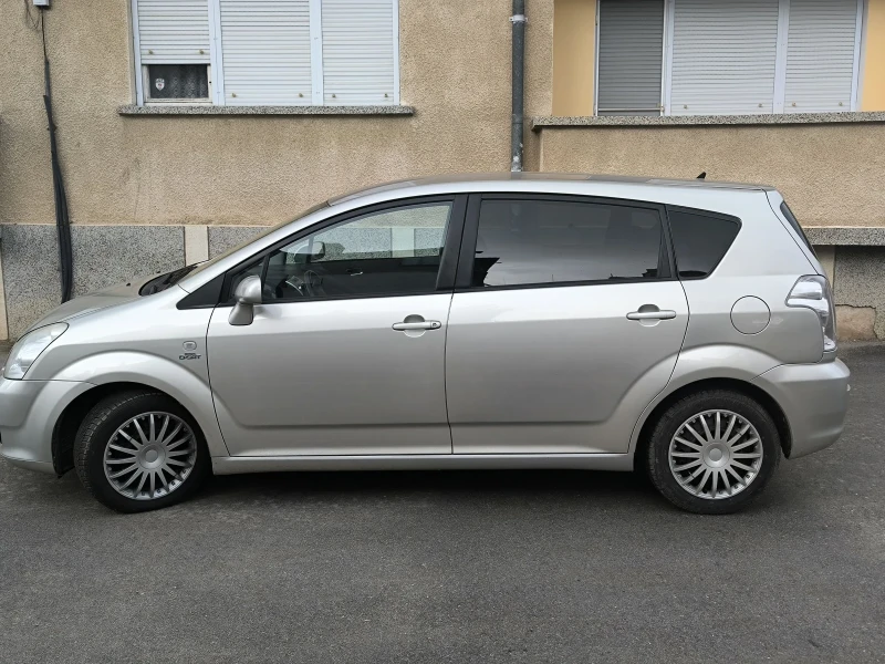 Toyota Corolla verso 2.2 DCAT, снимка 5 - Автомобили и джипове - 53233086