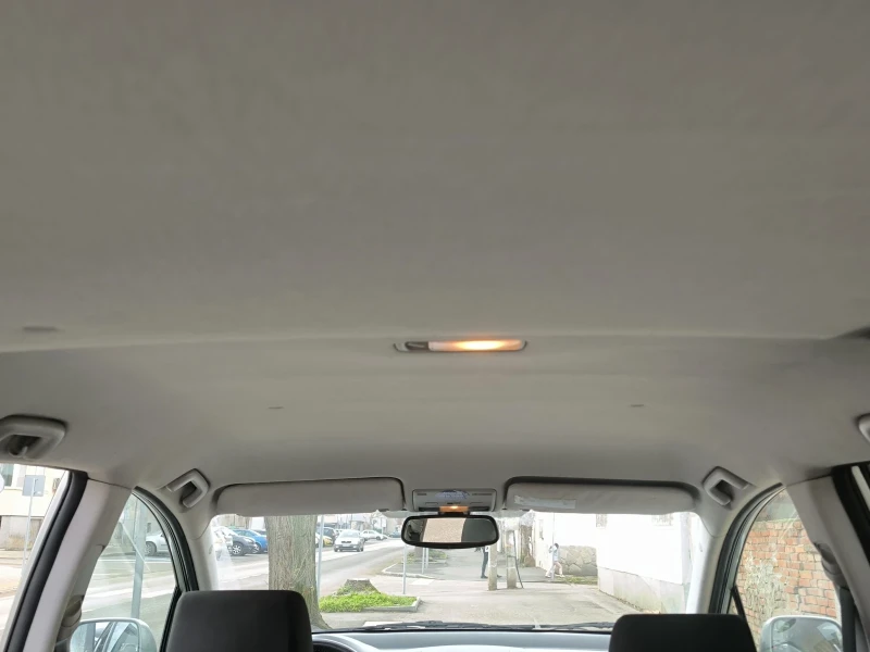 Toyota Corolla verso 2.2 DCAT, снимка 8 - Автомобили и джипове - 53233086