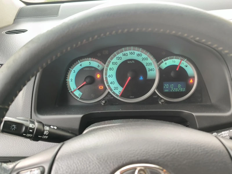 Toyota Corolla verso 2.2 DCAT, снимка 15 - Автомобили и джипове - 53233086