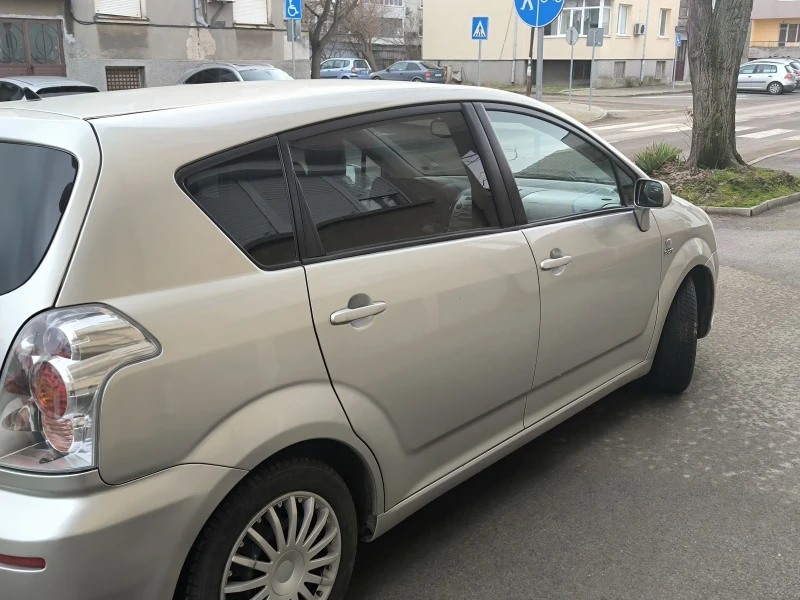 Toyota Corolla verso 2.2 DCAT, снимка 2 - Автомобили и джипове - 53233086