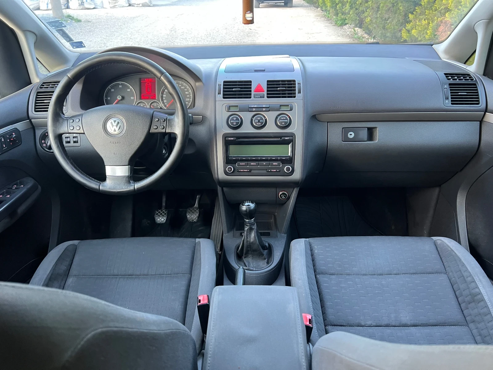 VW Touran 2.0TDI - изображение 7