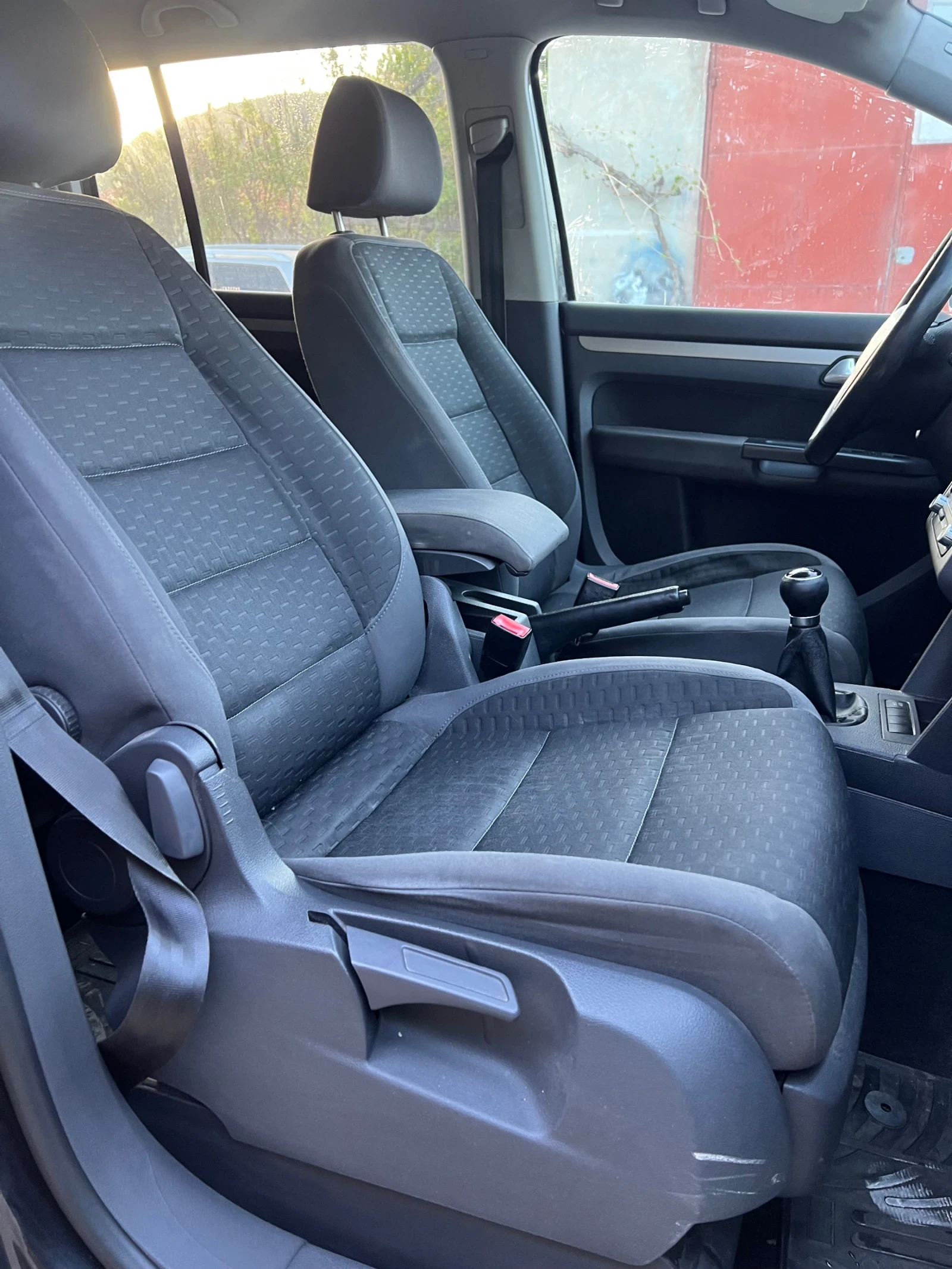 VW Touran 2.0TDI - изображение 10