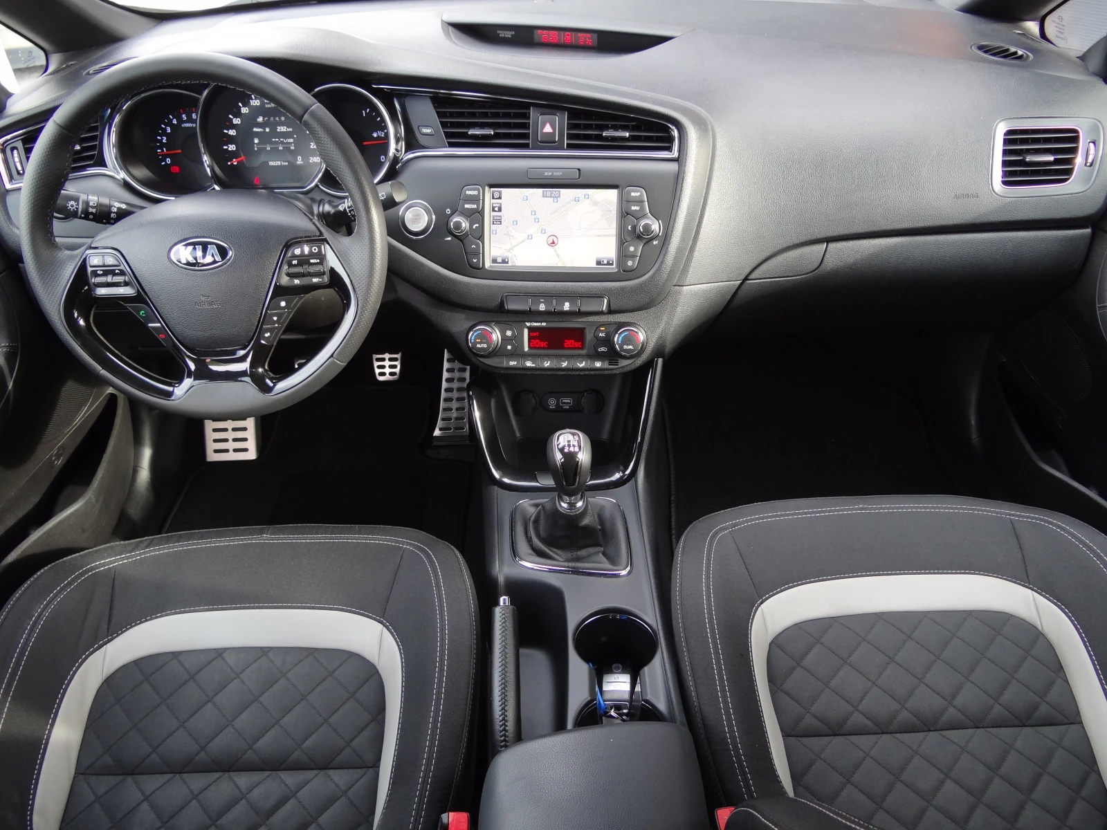 Kia Ceed 1.6crdi-GT Line /NAVI/LED/CAMERA/KEYLESS/Euro-6B/ - изображение 9