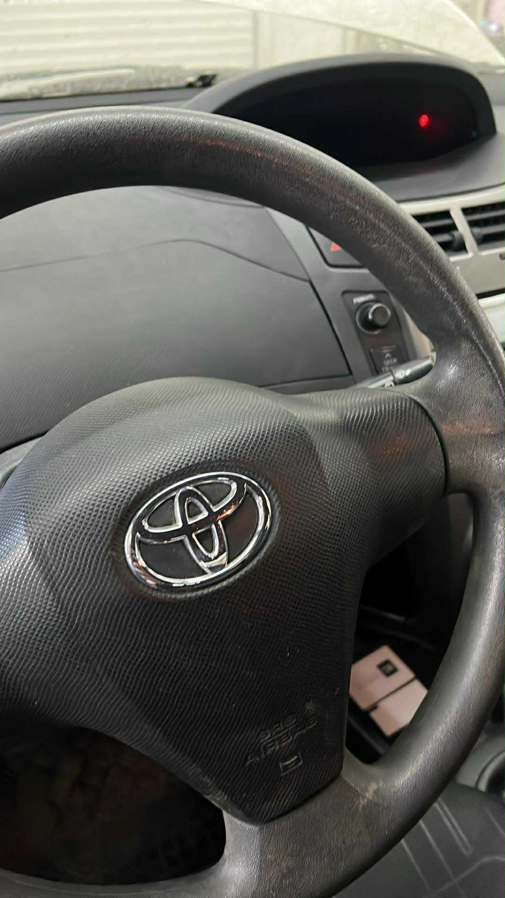 Toyota Yaris 1.0i - изображение 5