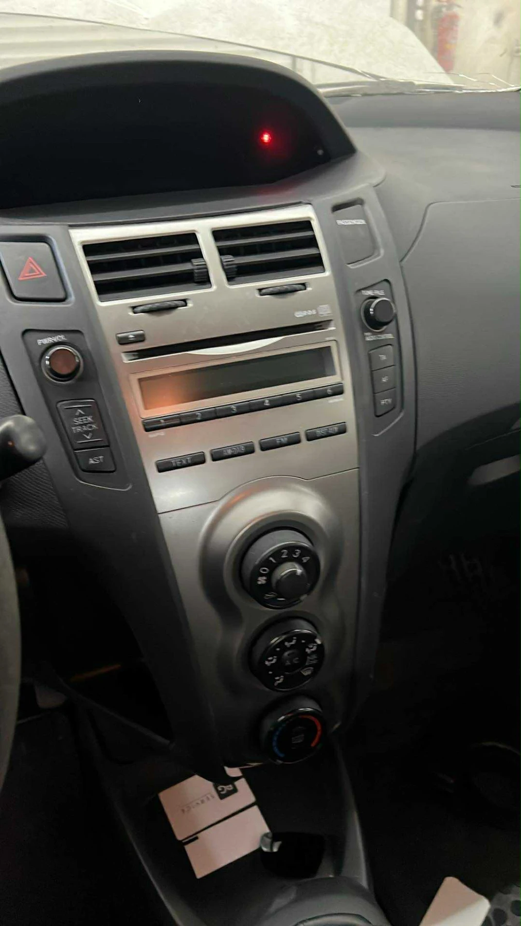 Toyota Yaris 1.0i - изображение 6
