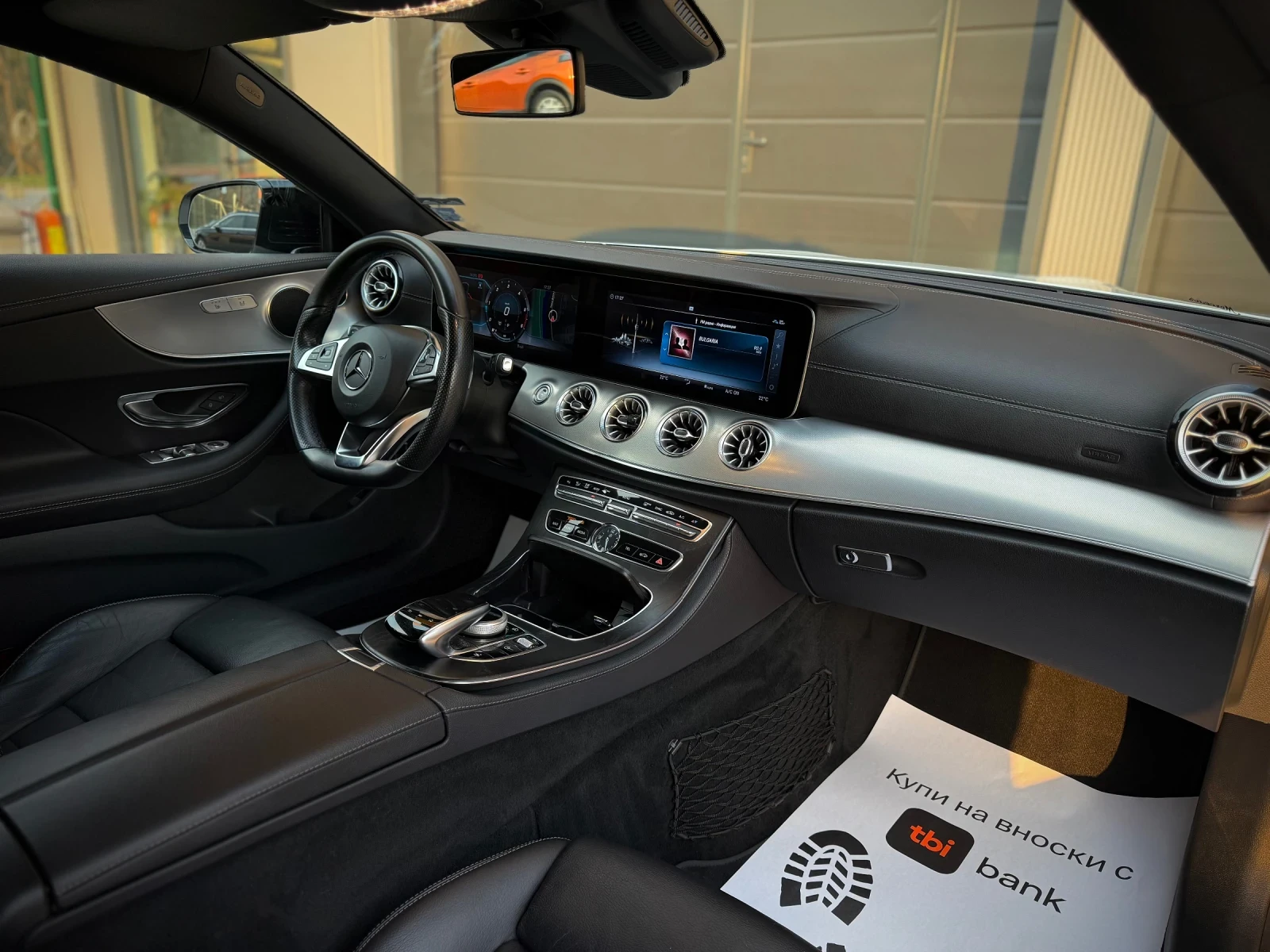 Mercedes-Benz E 220 * 4Matic* AMG* LED* DIGITAL* HEADUP* , снимка 11 - Автомобили и джипове - 53727943