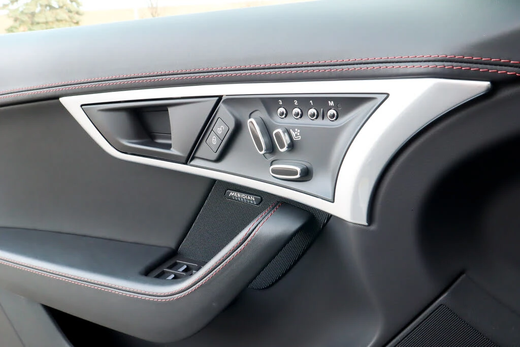 Jaguar F-Type R Coupe* AWD* АвтоКредит* (ЦЕНА ДО БГ), снимка 13 - Автомобили и джипове - 53750369