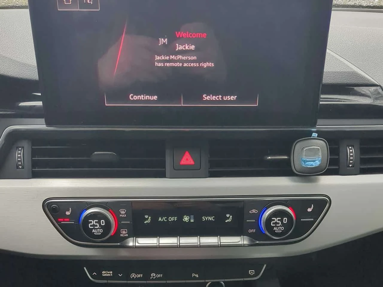 Audi A4  Progressiv /360/DISTRONIC/PANO, снимка 10 - Автомобили и джипове - 53936869