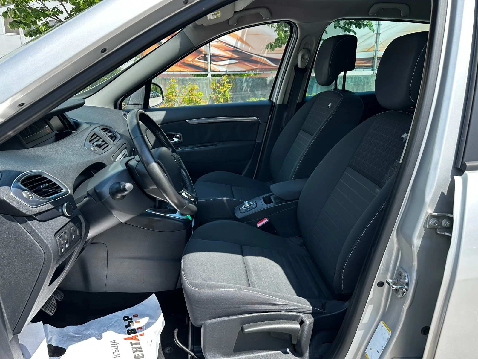 Renault Scenic 1.5DCI-АВТОМАТИК-7 МЕСТА/ГАРАНЦИЯ, снимка 9 - Автомобили и джипове - 54621989