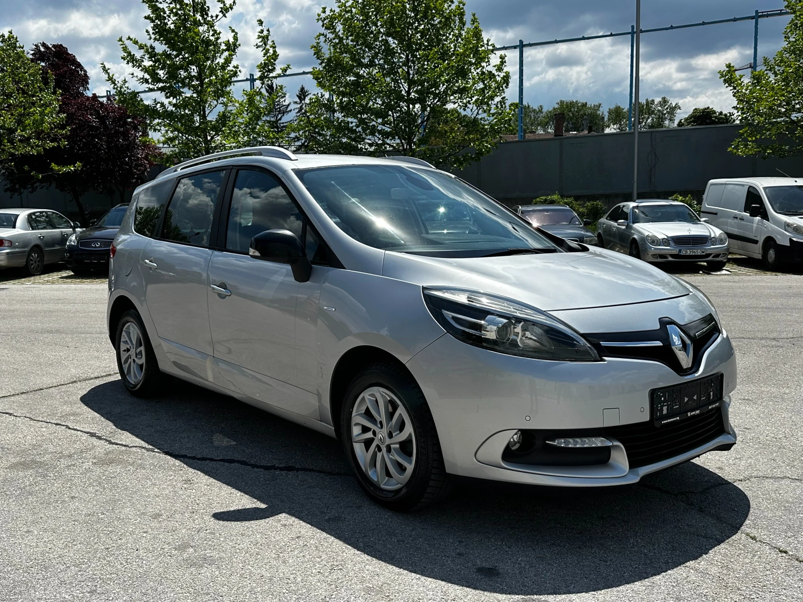 Renault Scenic 1.5DCI-АВТОМАТИК-7 МЕСТА/ГАРАНЦИЯ, снимка 6 - Автомобили и джипове - 54621989
