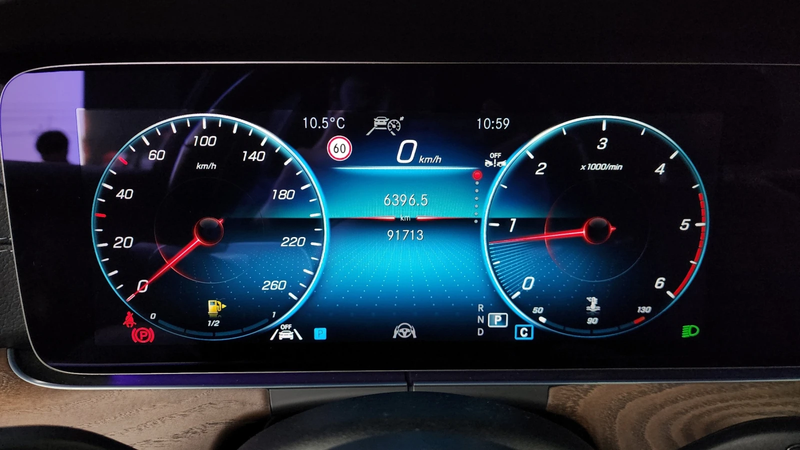 Mercedes-Benz E 220 E220d 4MATIC Exclusive | 360 CAM | HUD | DISTRONIC, снимка 9 - Автомобили и джипове - 54718753