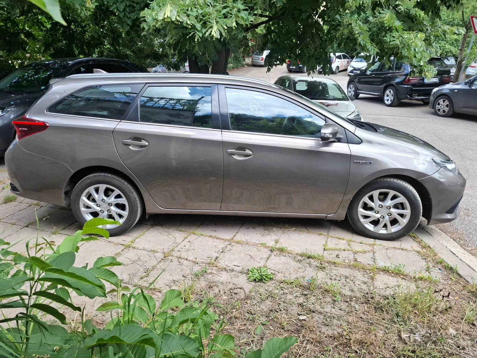 Toyota Auris Hybrid 2017г., снимка 5 - Автомобили и джипове - 55044501
