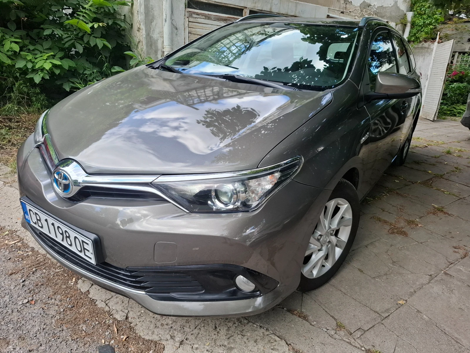 Toyota Auris Hybrid 2017г., снимка 4 - Автомобили и джипове - 55044501