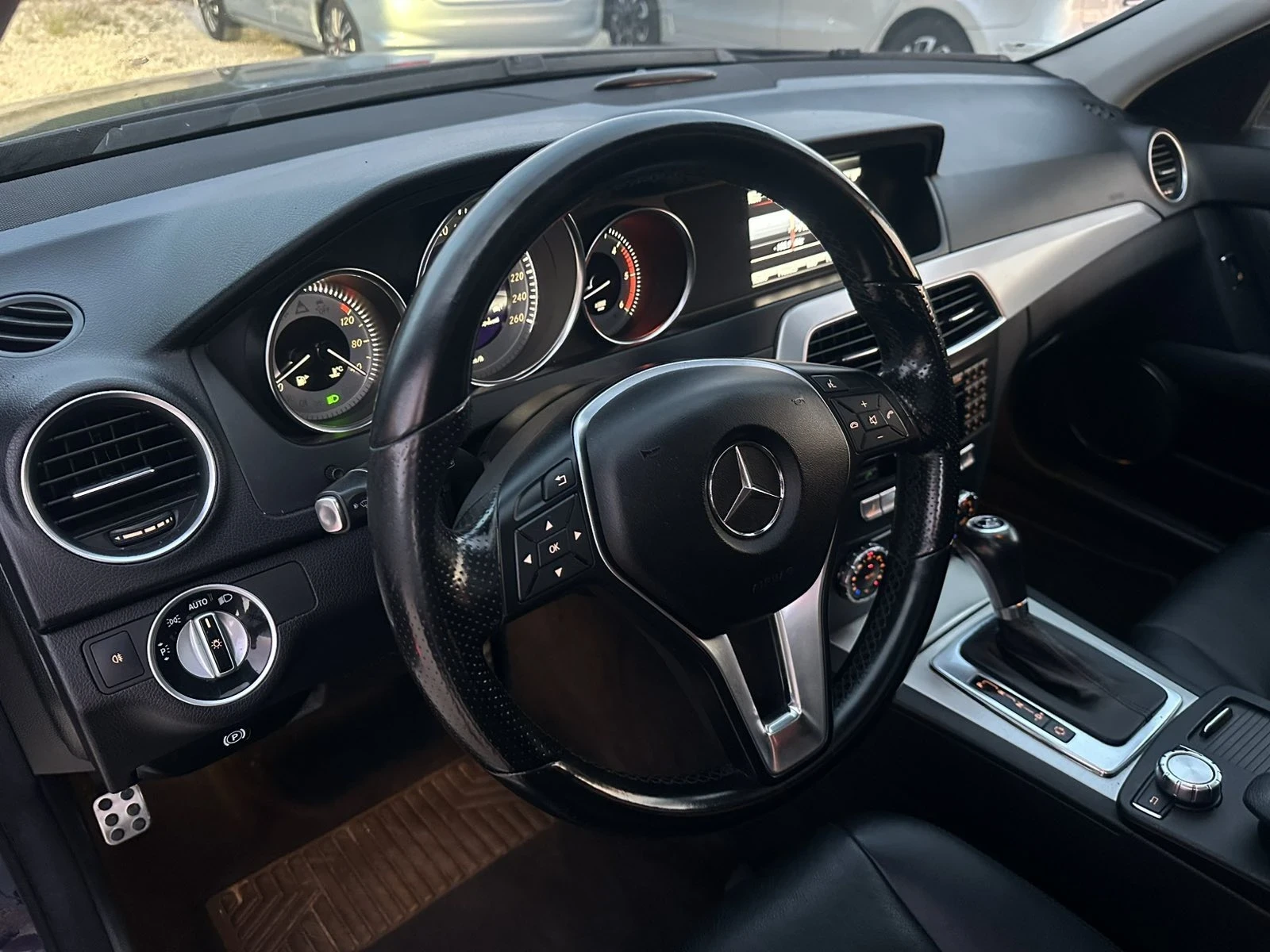 Mercedes-Benz C 350, снимка 10 - Автомобили и джипове - 55582893