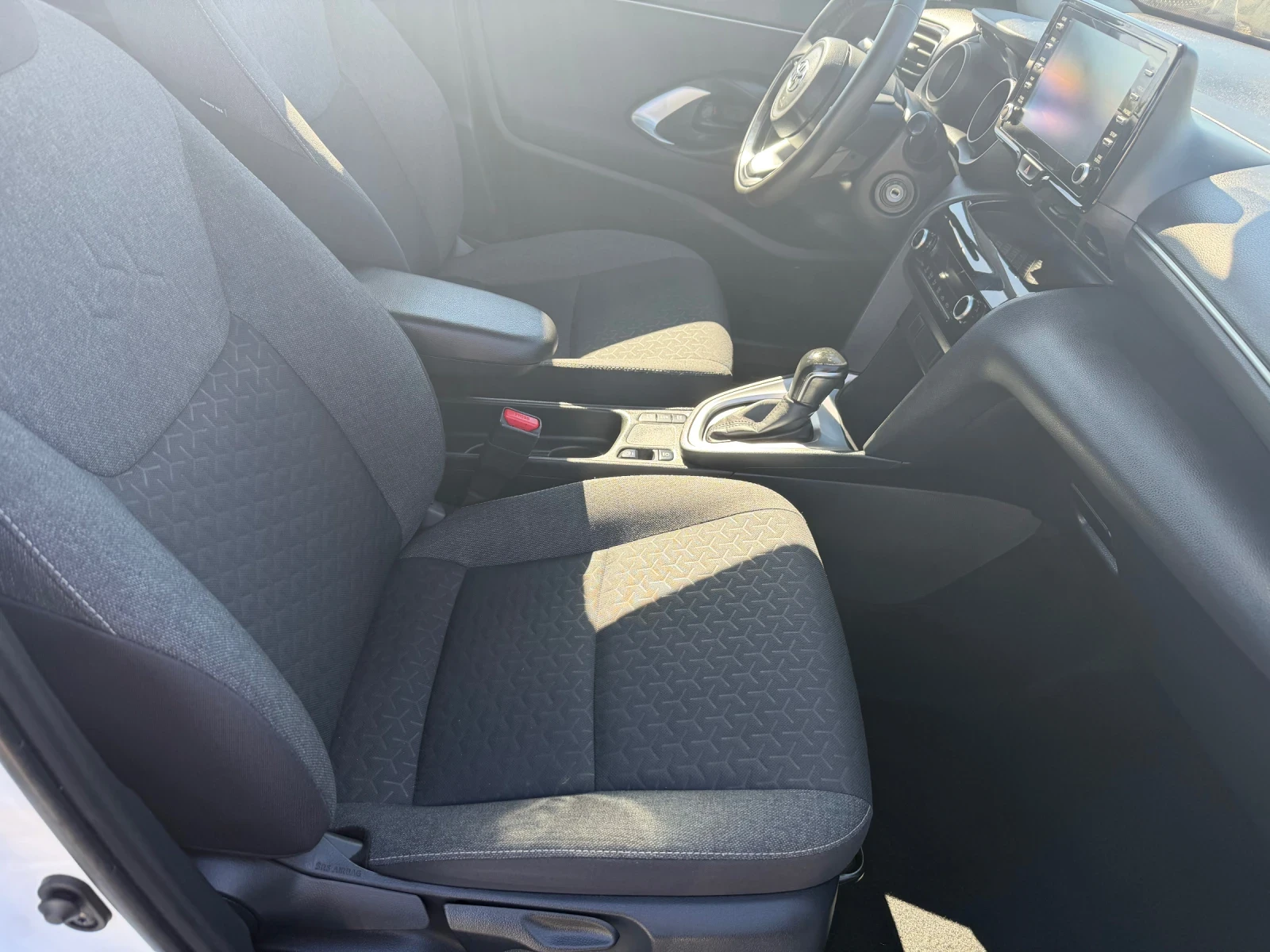 Toyota Yaris Cross 1.5 HYBRID, снимка 12 - Автомобили и джипове - 56335938