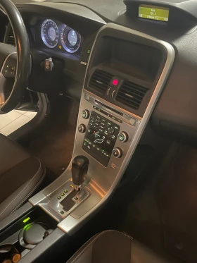 Volvo XC60 2.4d Автоматик 4x4 Кожа 205кс Сервизна Книжка!!!, снимка 9