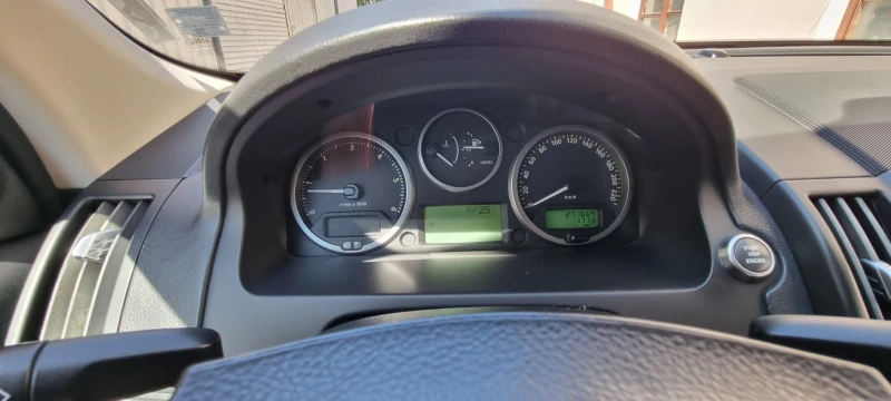 Land Rover Freelander 2.2 TD4, снимка 15 - Автомобили и джипове - 51543834